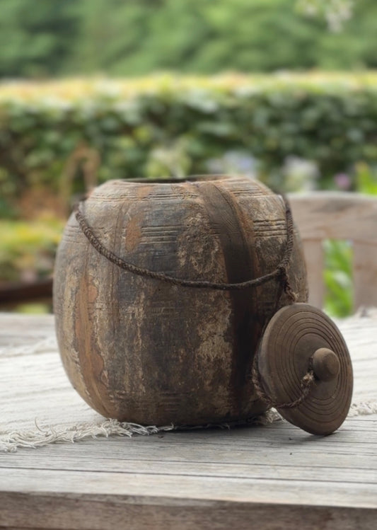 Oud Nepalese pot met deksel- Trapa Living- (LH07)