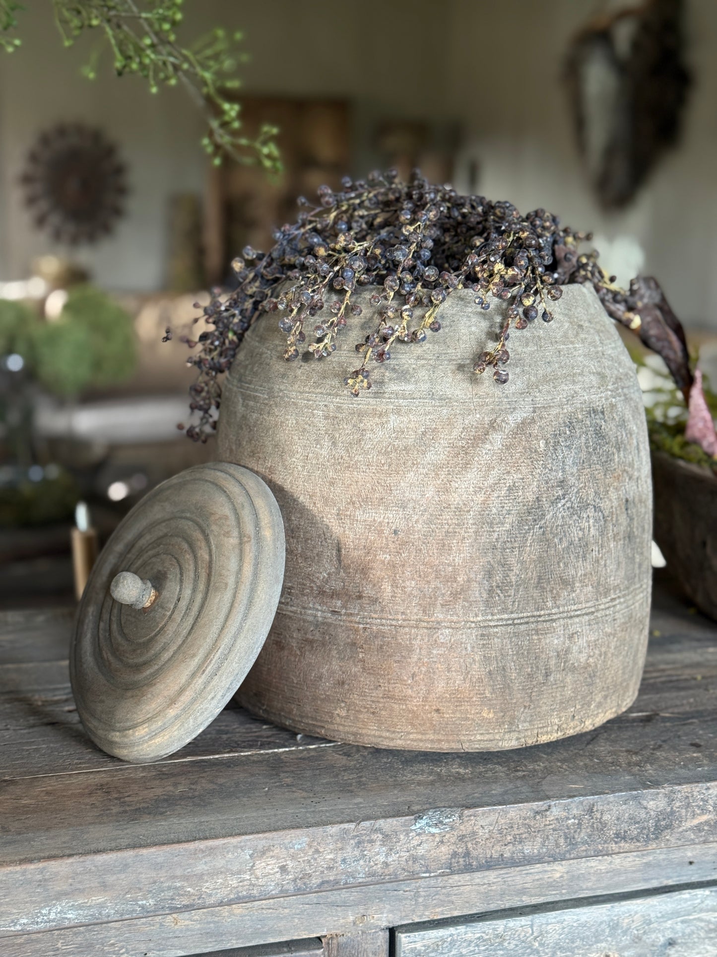 Großer nepalesischer Holztopf