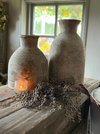 Alte nepalesische Holztöpfe