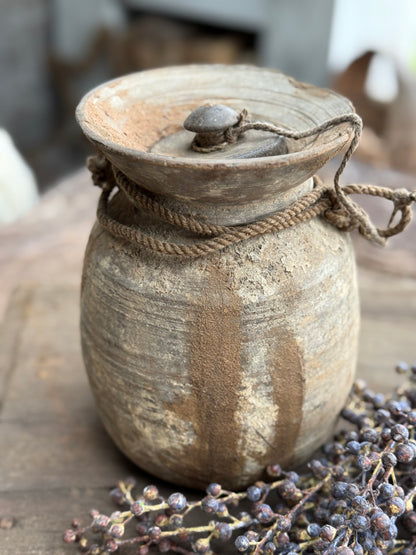 Old Nepalese pot with lid (LH1)