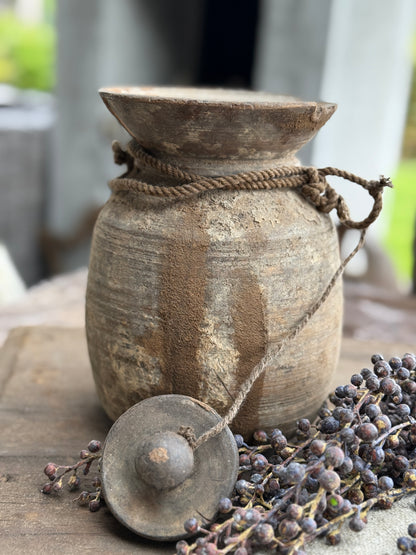 Old Nepalese pot with lid (LH1)