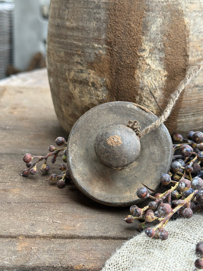 Old Nepalese pot with lid (LH1)