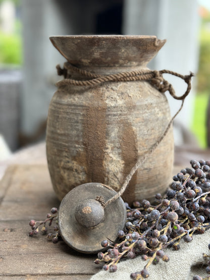 Old Nepalese pot with lid (LH1)