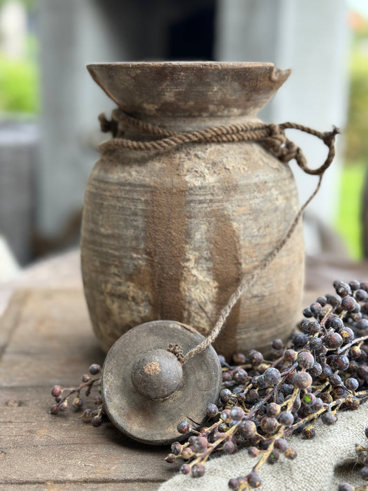 Old Nepalese pot with lid (LH1)