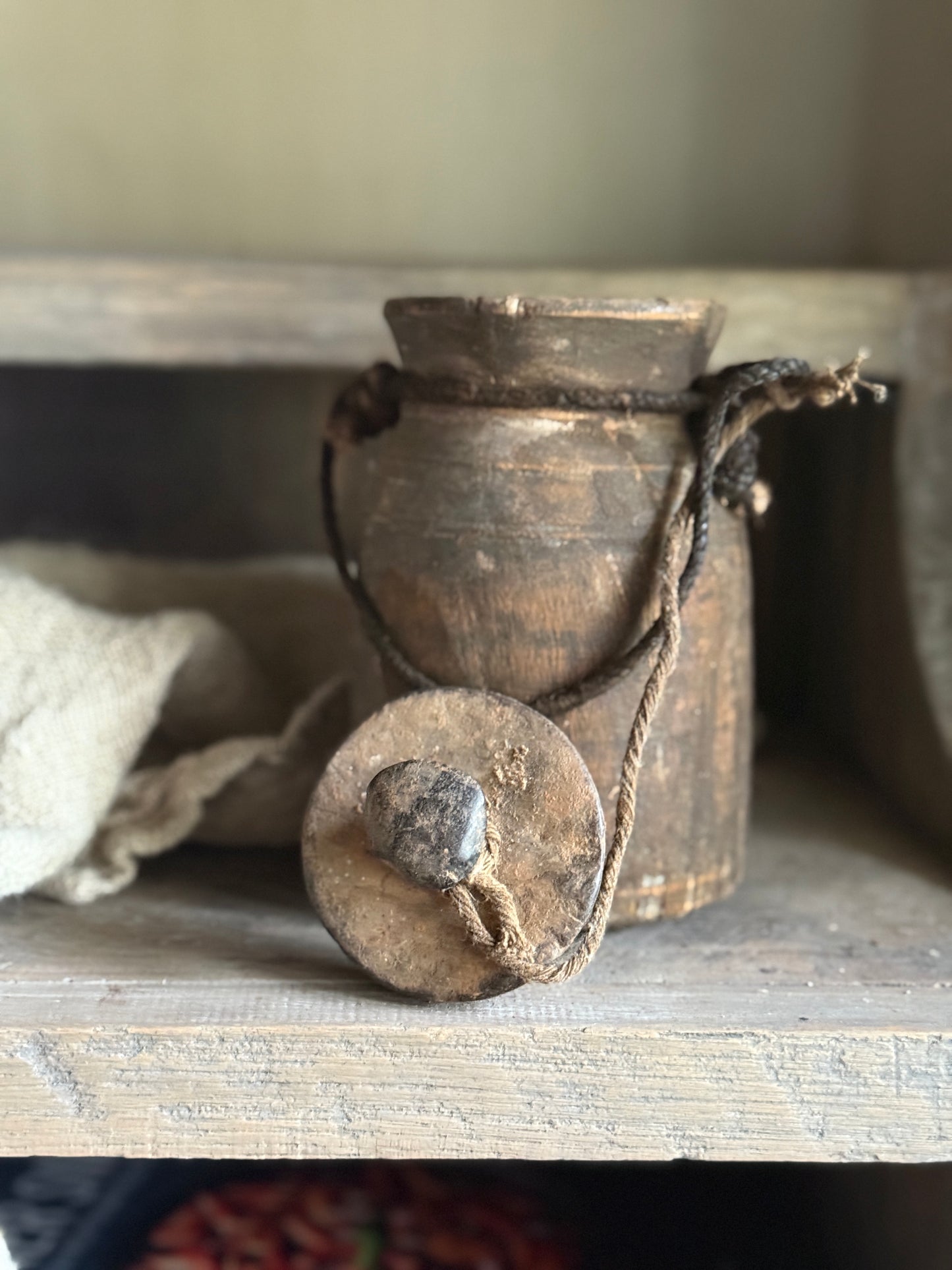 Old Nepalese pot with lid (LH2)