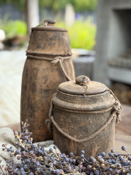 Old Nepalese pot with lid (LH10)