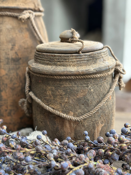 Old Nepalese pot with lid (LH10)