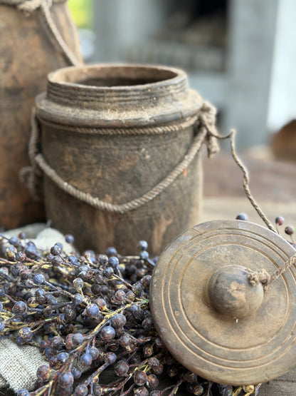 Old Nepalese pot with lid (LH10)
