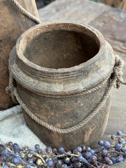 Old Nepalese pot with lid (LH10)