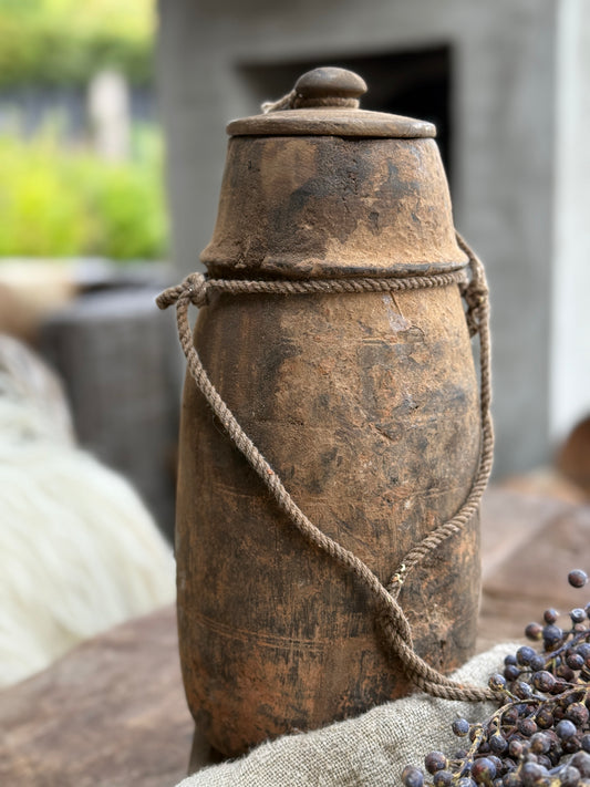 Old Nepalese pot with lid (LH11)