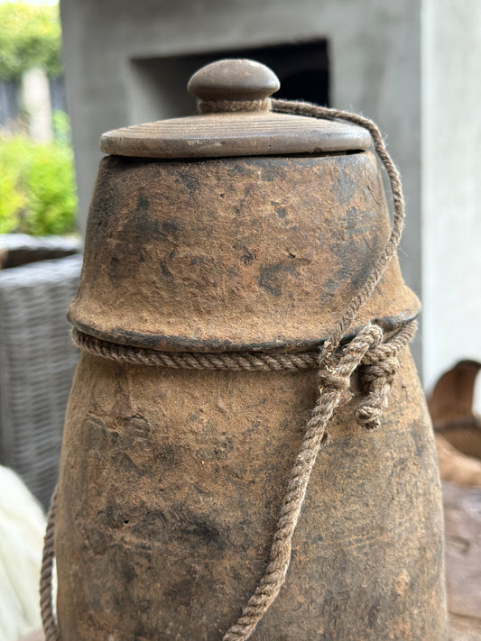 Old Nepalese pot with lid (LH11)
