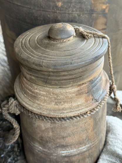Old Nepalese pot with lid (LH6)
