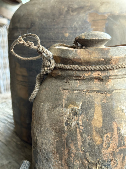 Old Nepalese pot with lid (LH7)
