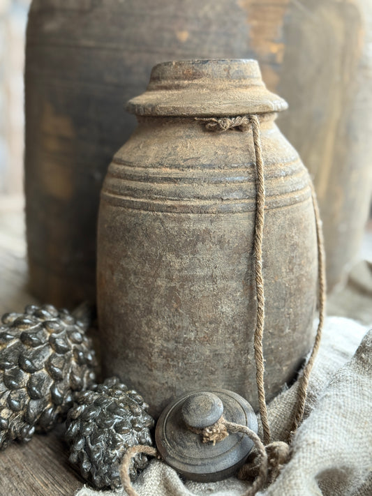 Old Nepalese pot with lid (LH8)