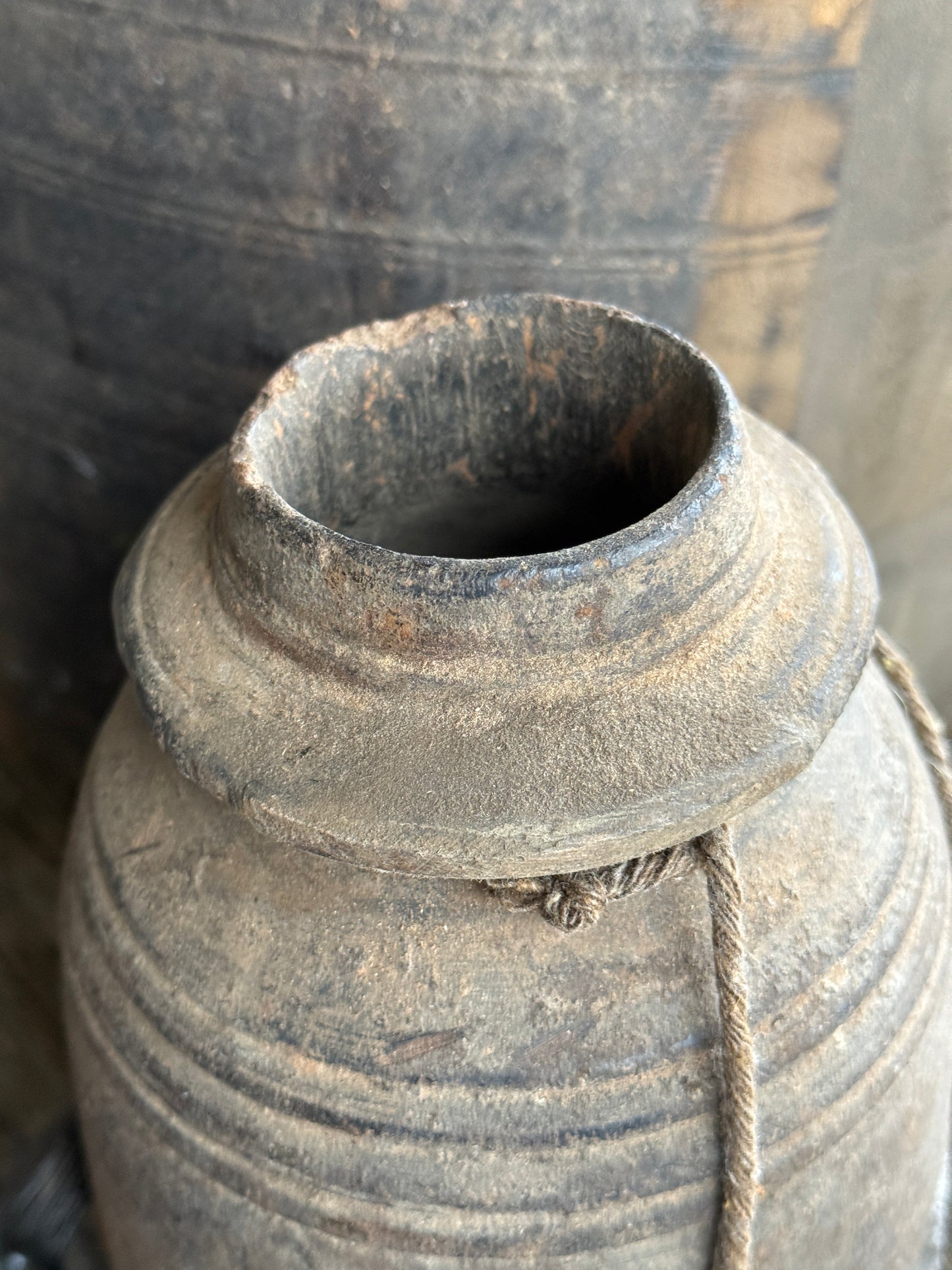 Old Nepalese pot with lid (LH8)