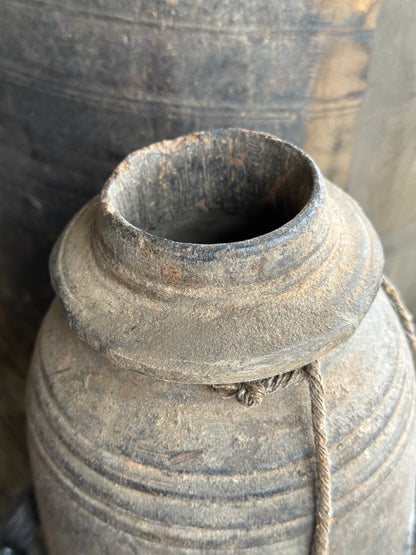 Old Nepalese pot with lid (LH8)