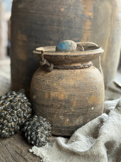 Old Nepalese pot with lid (LH9)