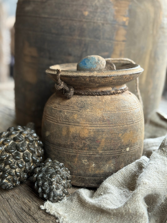 Old Nepalese pot with lid (LH9)