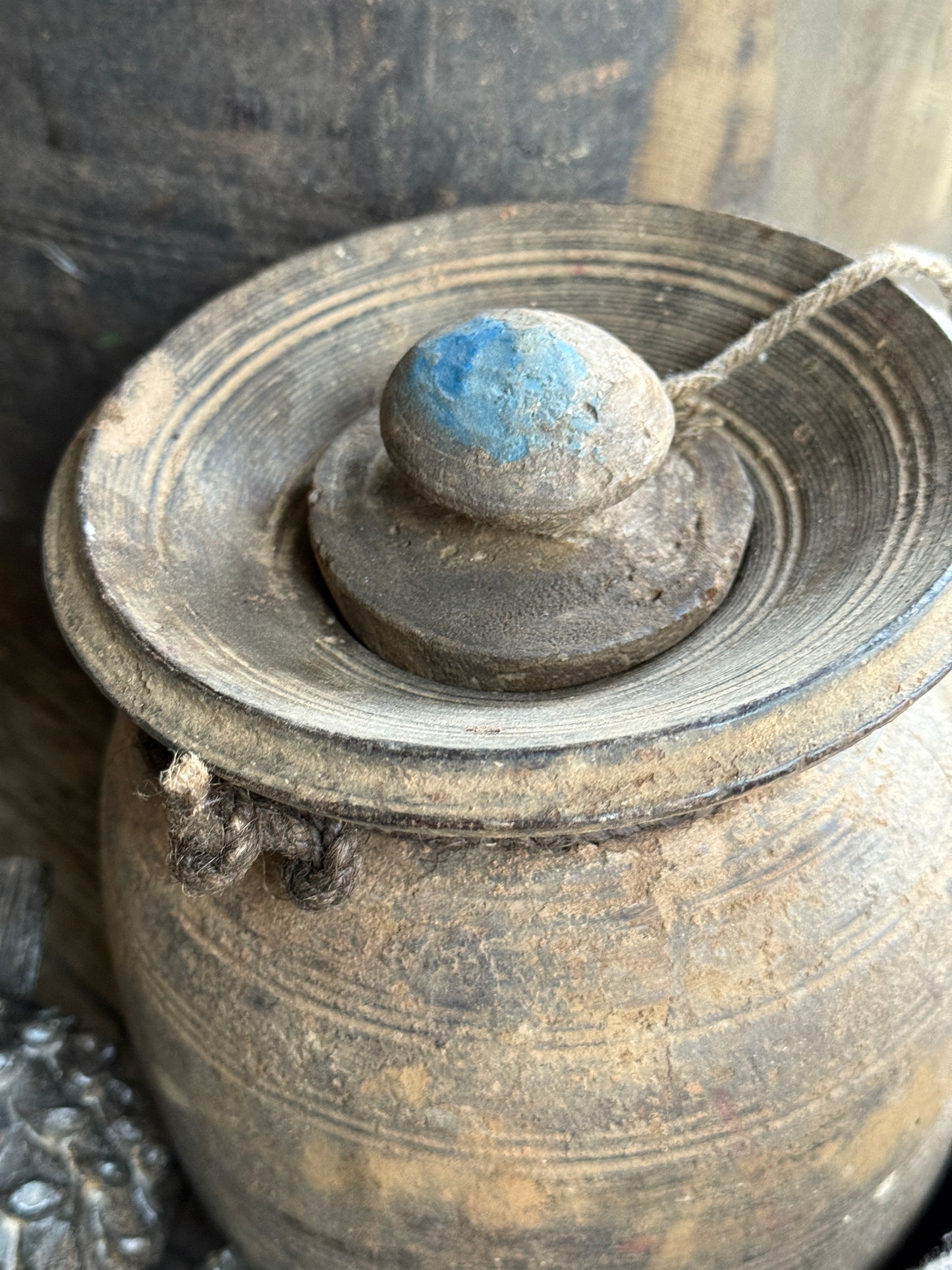 Old Nepalese pot with lid (LH9)