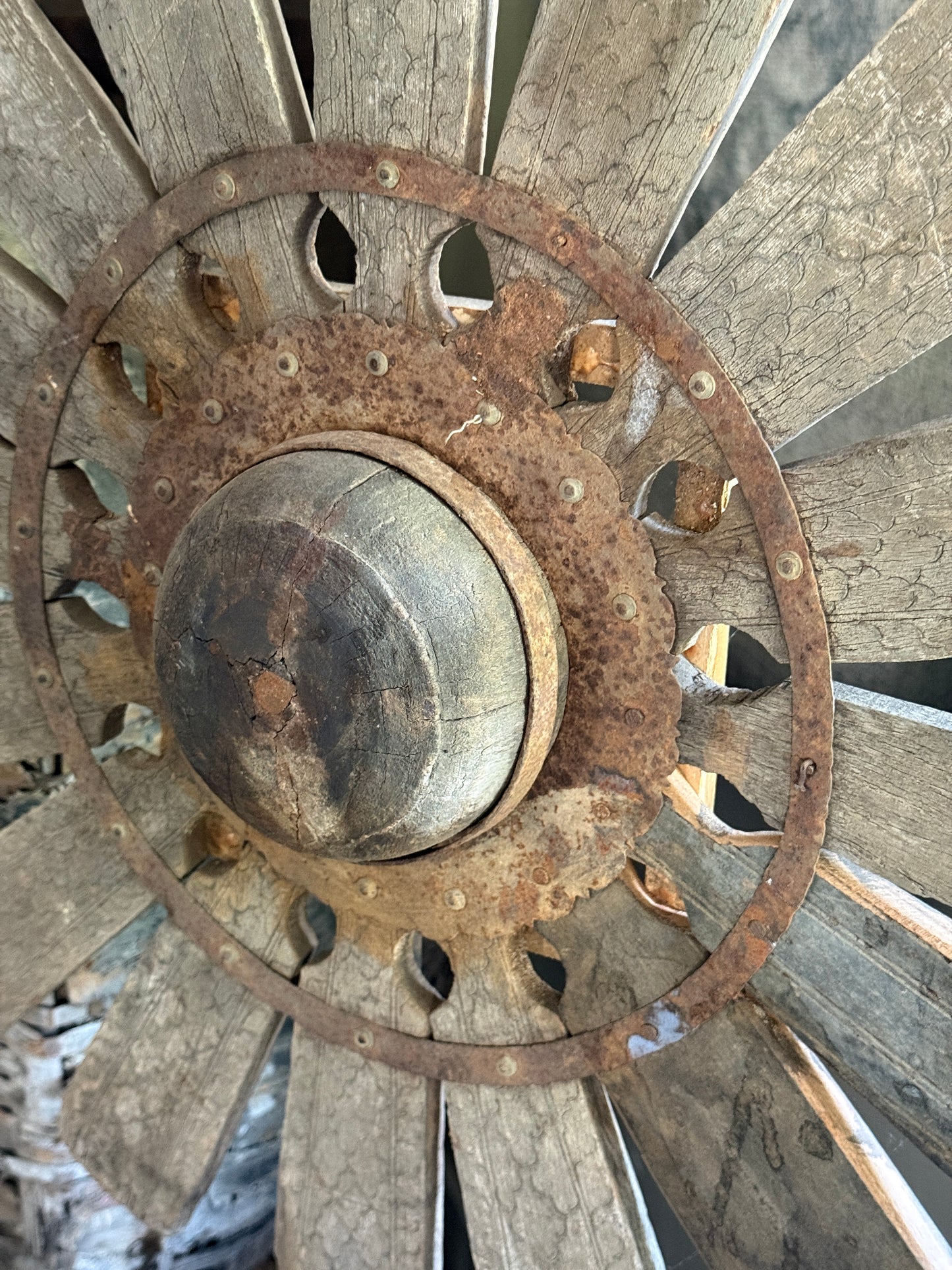 Houten wiel op metalen voet - Trapa Living