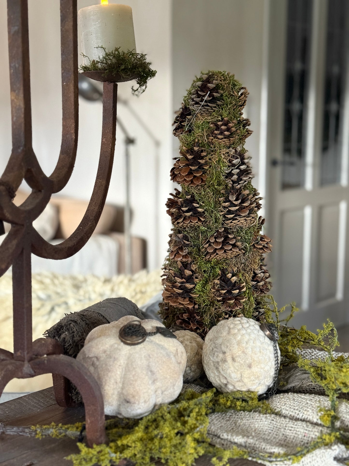 Moos-Tannenzapfenbaum – 40 cm