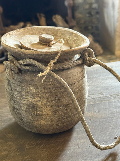 Oude Nepalese Pot met Deksel  (C1)