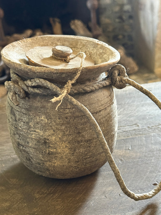Oude Nepalese Pot met Deksel  (C1)