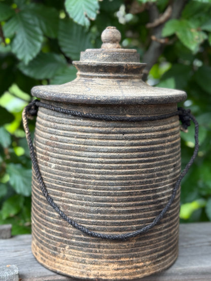Old Nepalese ribbed pot with lid (4), Right in the photo - Trapa Living