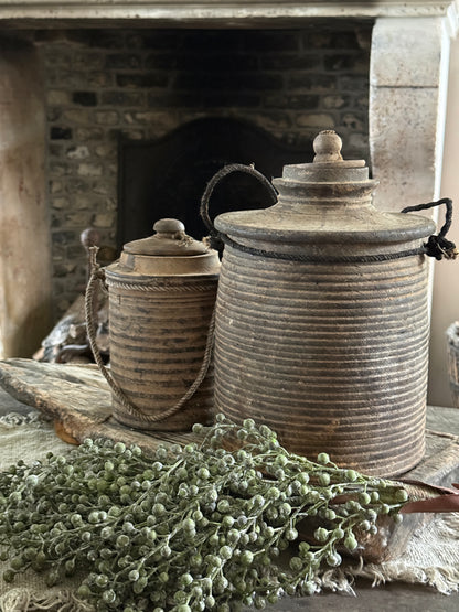 Old Nepalese ribbed pot with lid (4), Right in the photo - Trapa Living