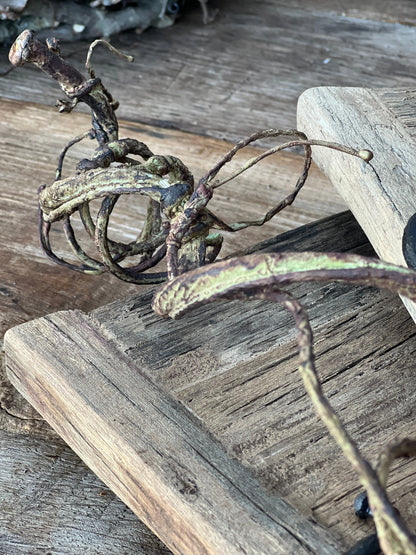Artificial branch twisted 95 cm.