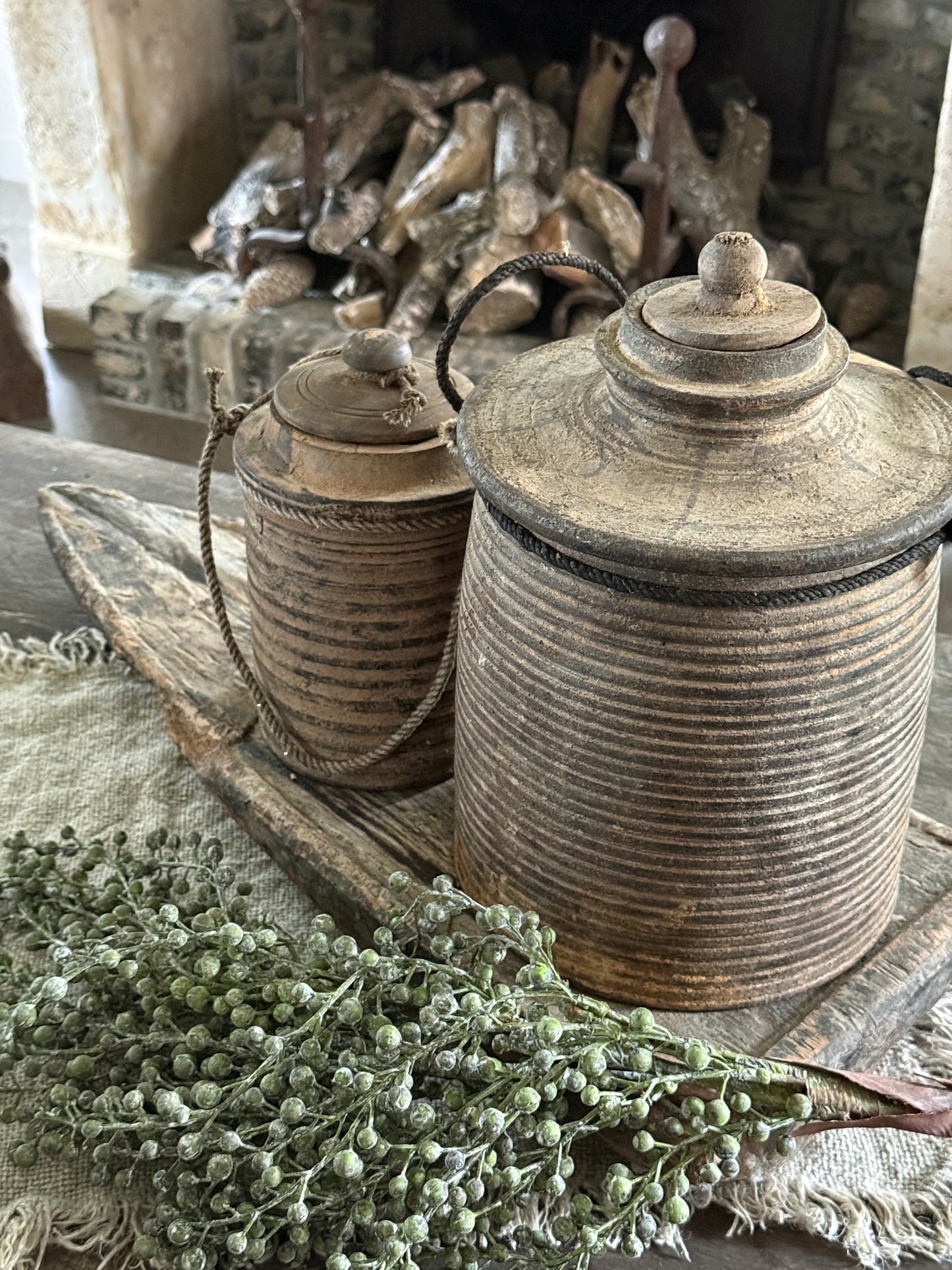 Old Nepalese ribbed pot with lid (4), Right in the photo - Trapa Living