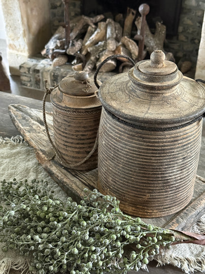 Old Nepalese ribbed pot with lid (4), Right in the photo - Trapa Living
