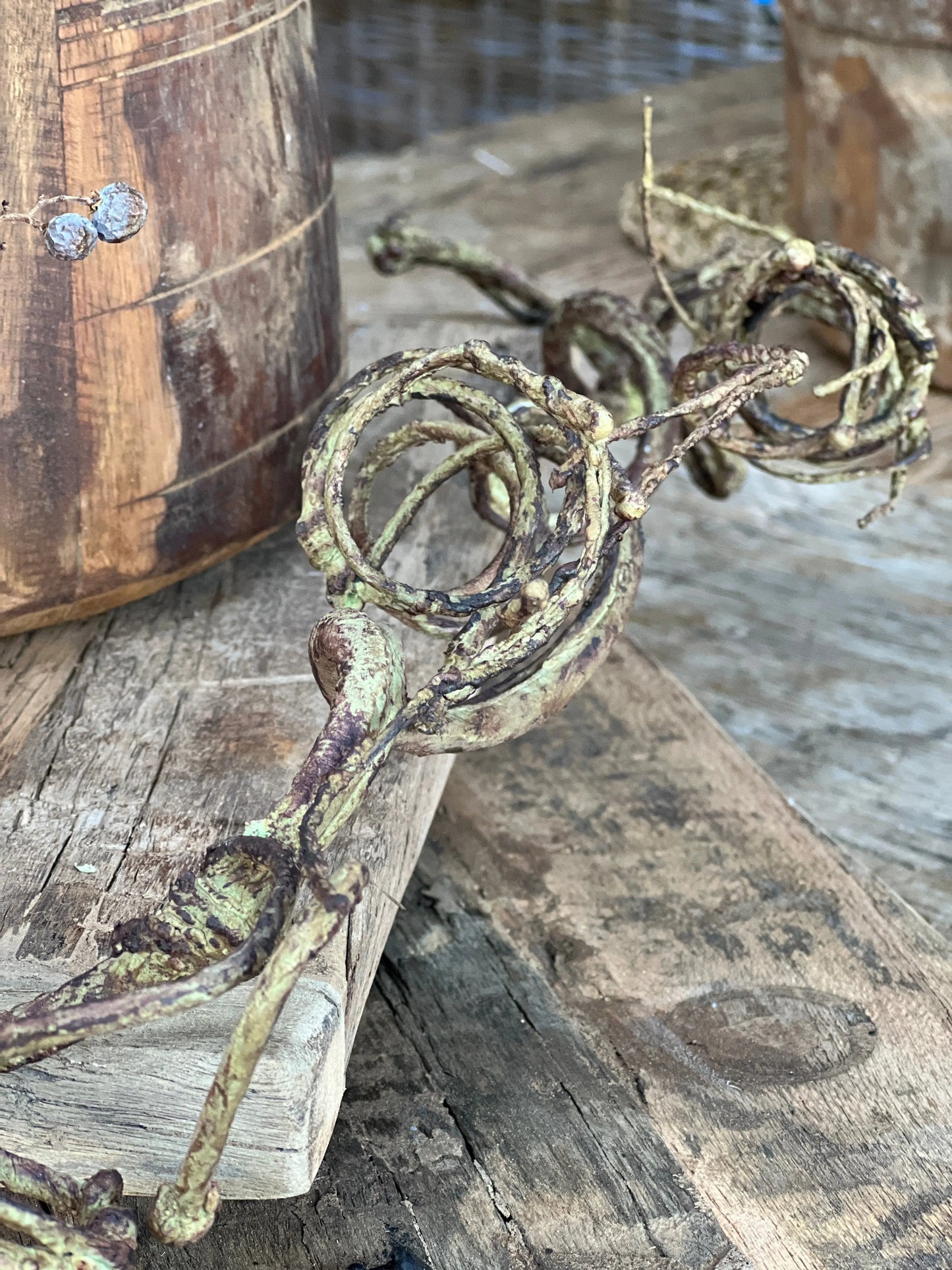 Artificial branch twisted 95 cm.