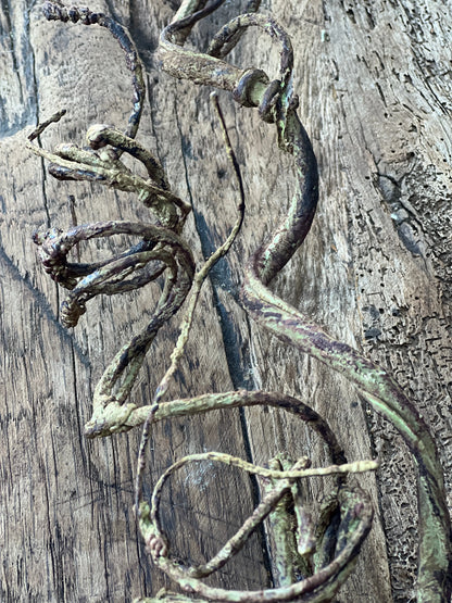 Artificial branch twisted 95 cm.