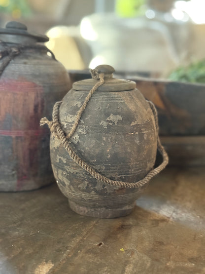 Old Nepalese pot with lid (LH12)