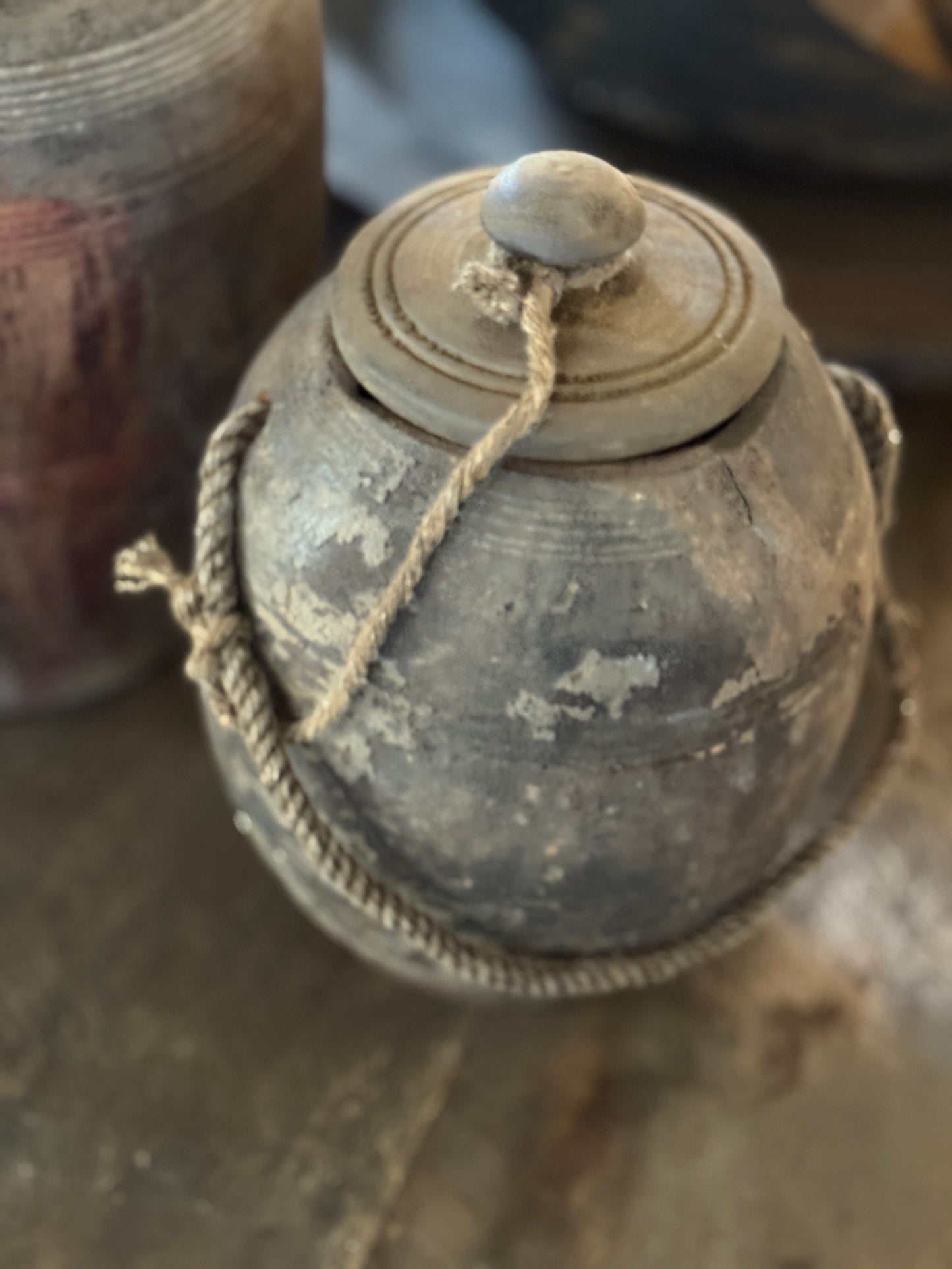 Old Nepalese pot with lid (LH12)