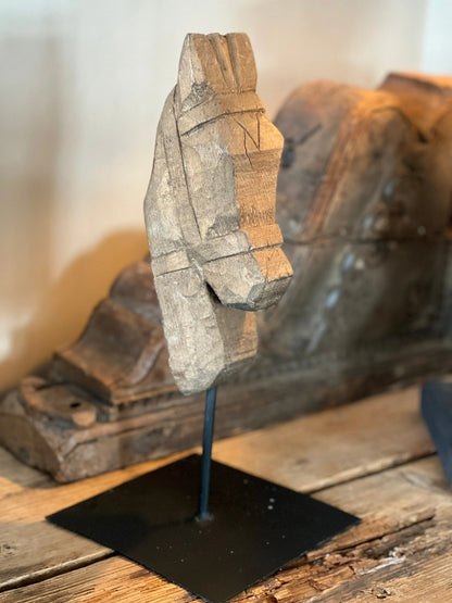 Horse head on tripod
