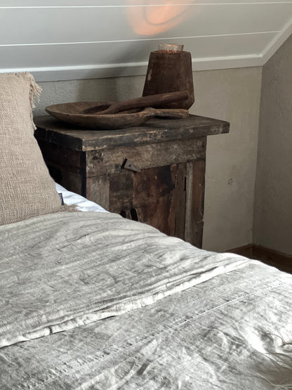 Old Barn bedside table