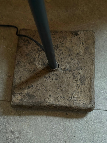 Stehlampe „Purna“ mit Tonschirm und -fuß