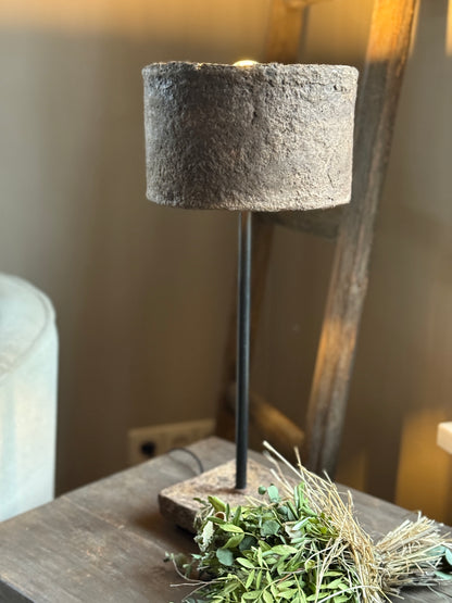 "Purna" table lamp with clay shade – (iron table)