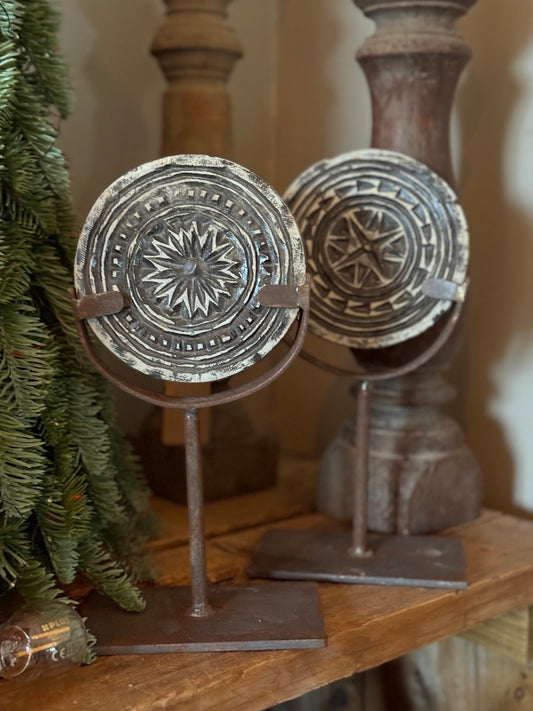 Old Mandela Stone on Tripod – 28x17x9 cm