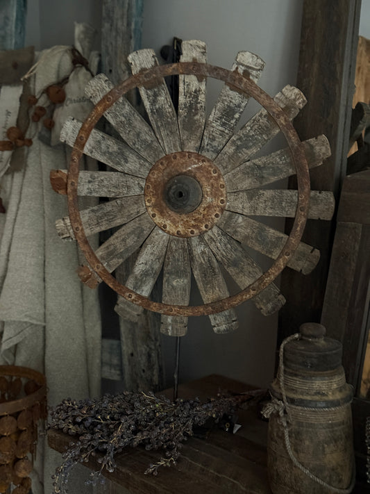 Spinning wheel on tripod