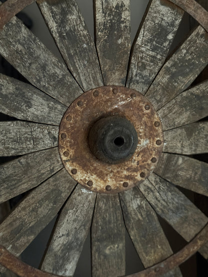Spinning wheel on tripod
