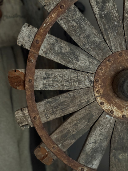 Spinning wheel on tripod