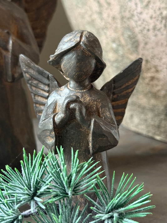 Kneeling angels – dark brown, available in 3 sizes