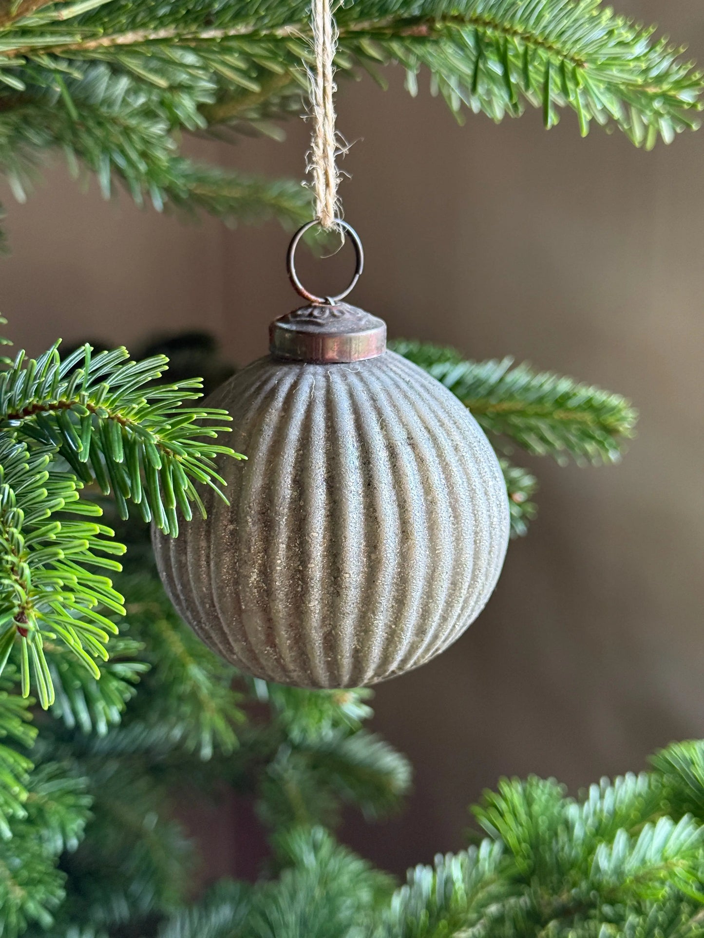 Kersthanger X-MAS Rond Ribbel- oud zilver
