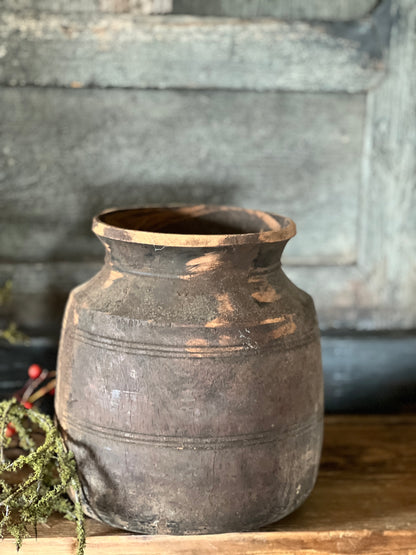 Old nepalese pot (7)