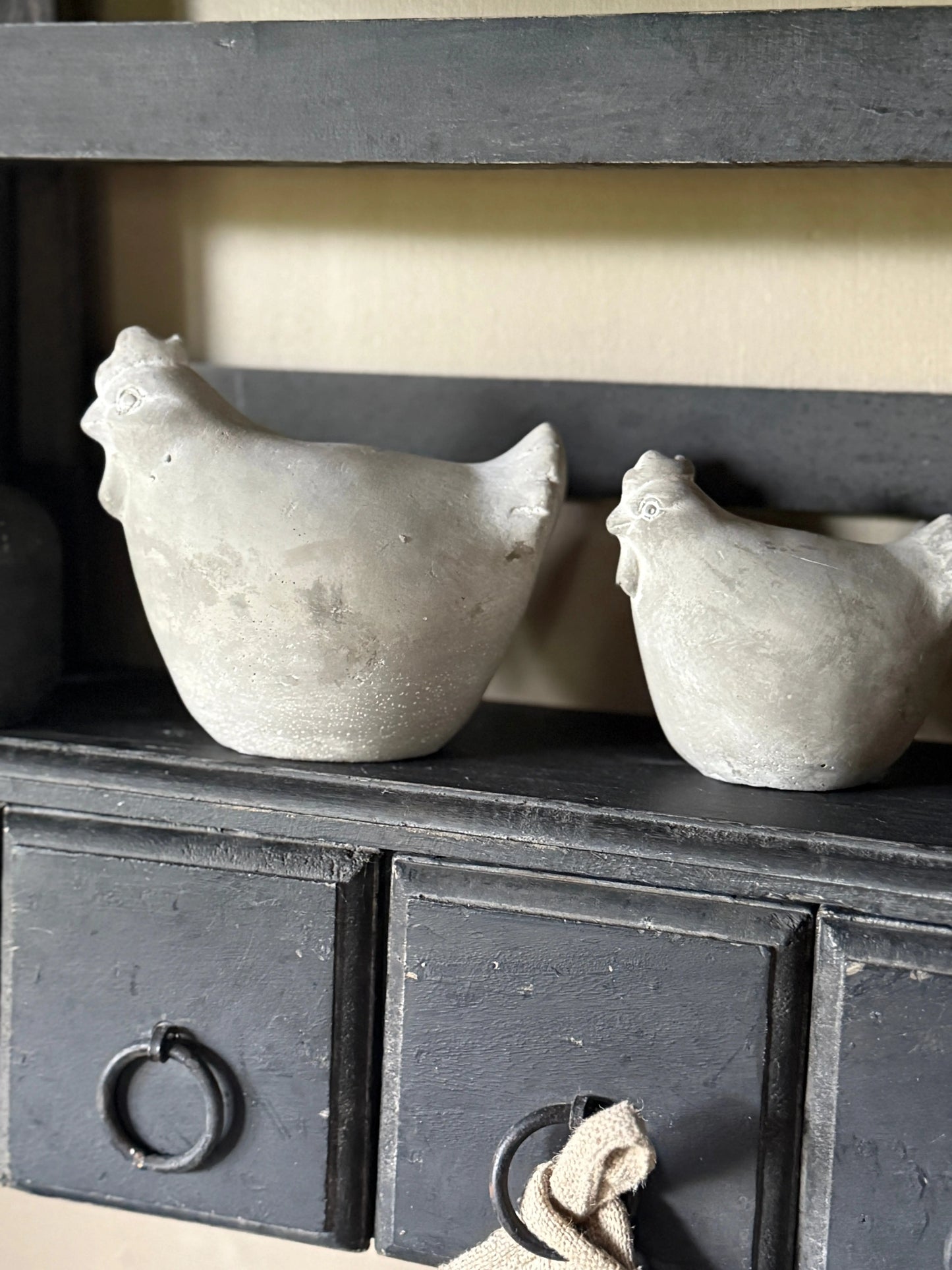 Betonhuhn &amp; Hahn – Grau