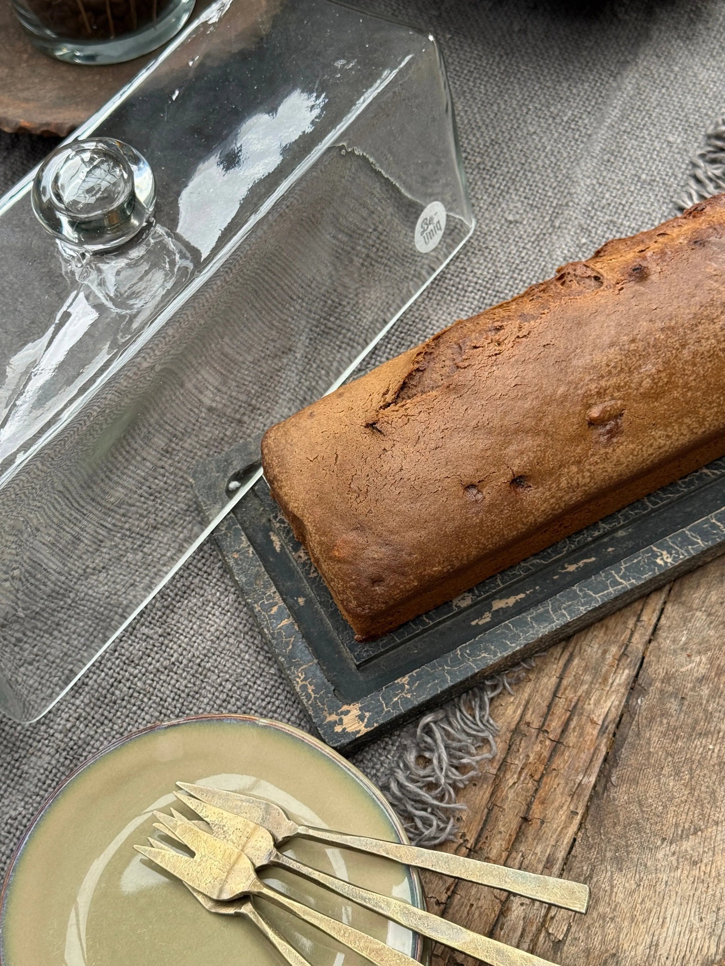 Glazen cakestolp met houten plateau – Be Uniq