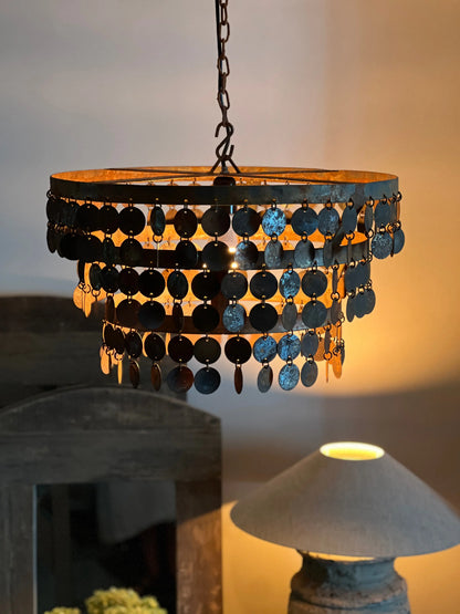 Round disc lamp, including fitting
